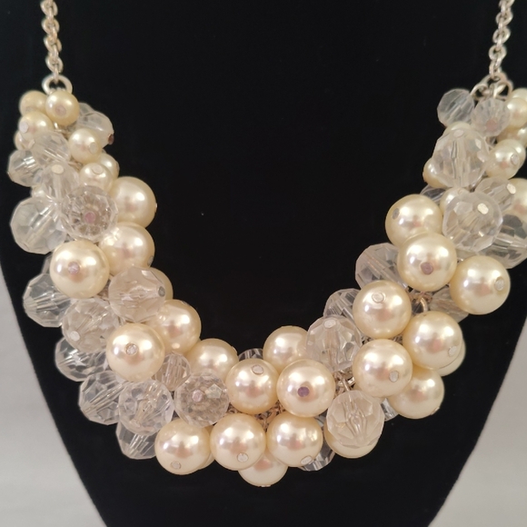 Pearl and Crystal Cluster Statement Necklace - Ivory - Picture 2 of 5